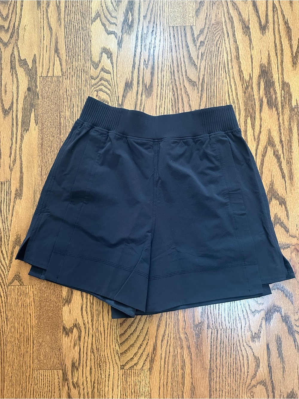 Lululemon Stretch Woven Relaxed-Fit High-Rise Short 4"
Black - Picture 10 of 12